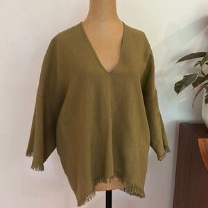Doen sz XS/S oversized (could fit up to large) green raw edge 100% silk Tate top